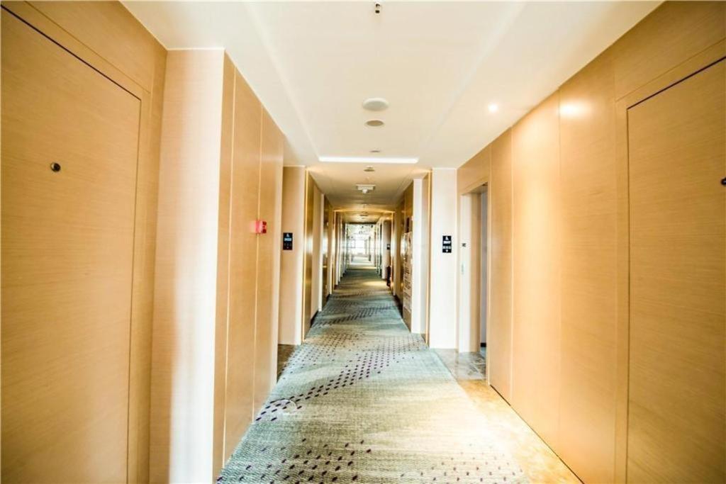 Lavande Hotel Luzhou Bbq New World Exteriör bild