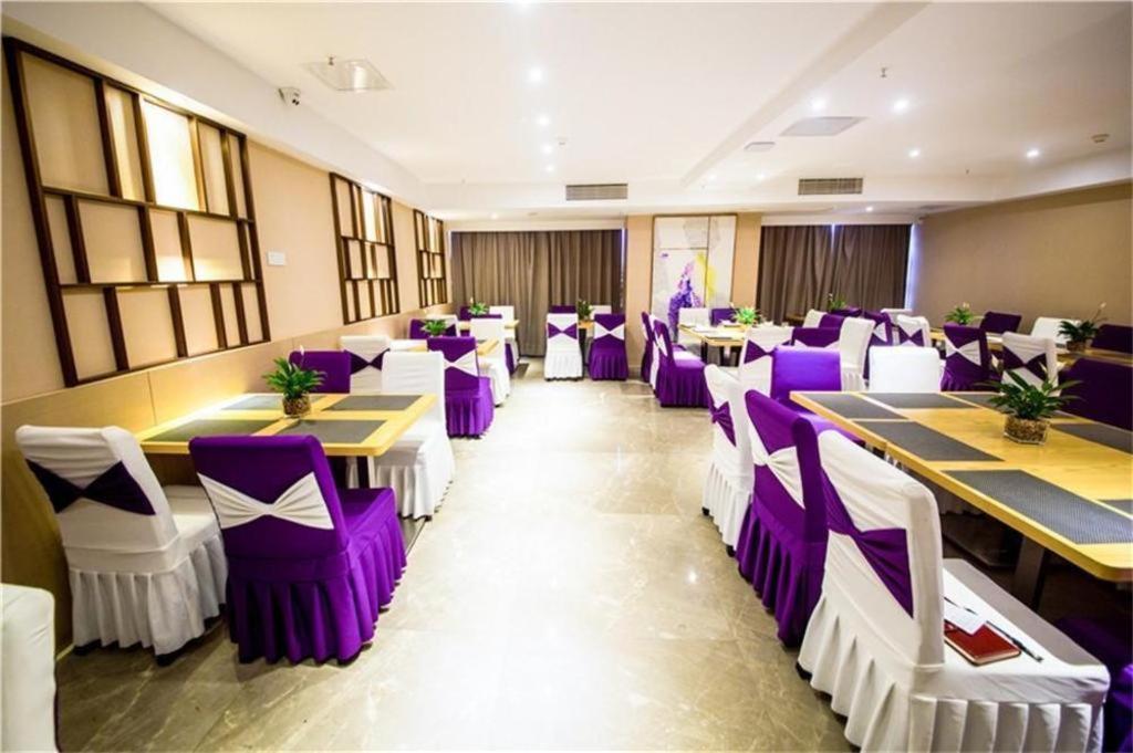 Lavande Hotel Luzhou Bbq New World Exteriör bild