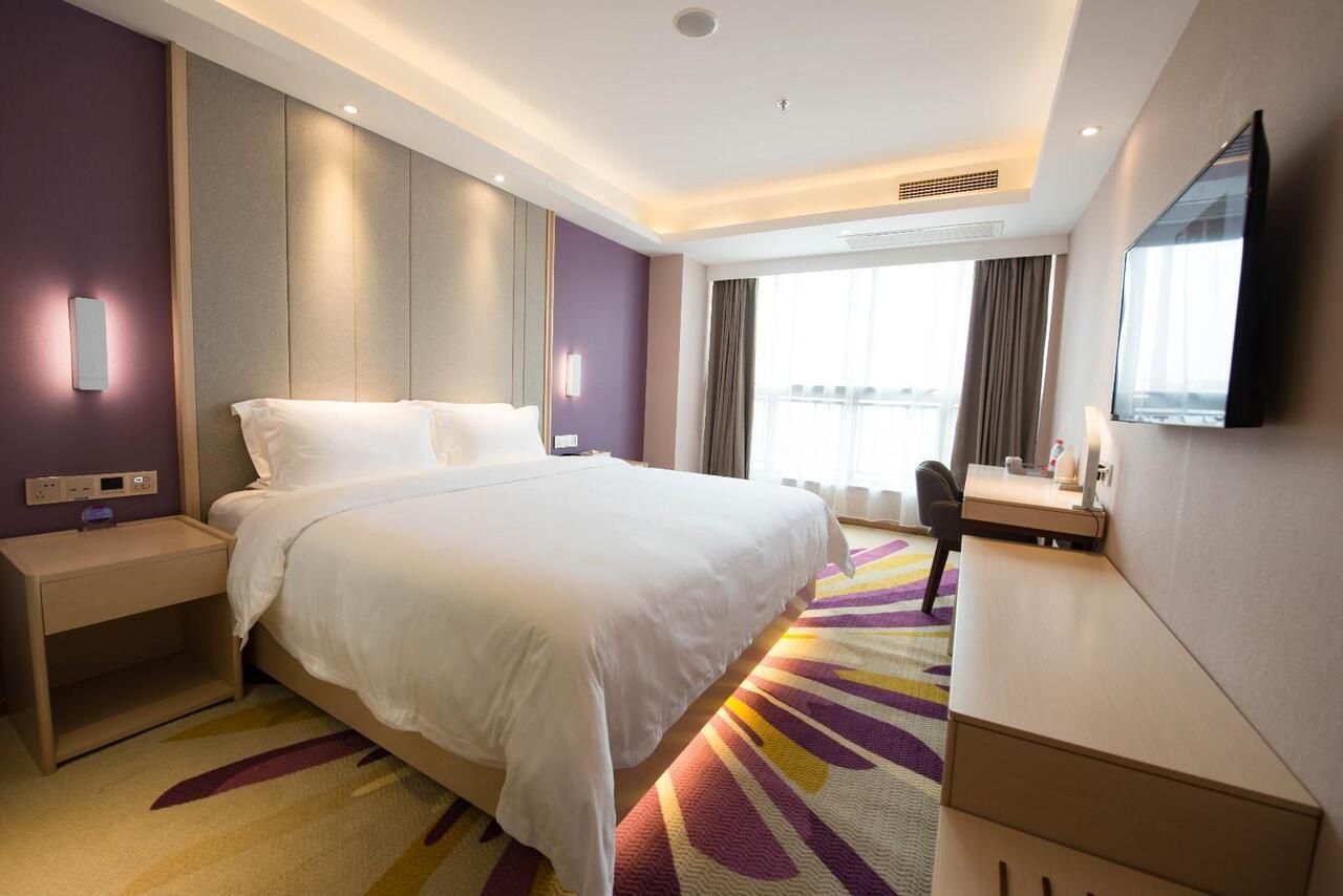 Lavande Hotel Luzhou Bbq New World Exteriör bild