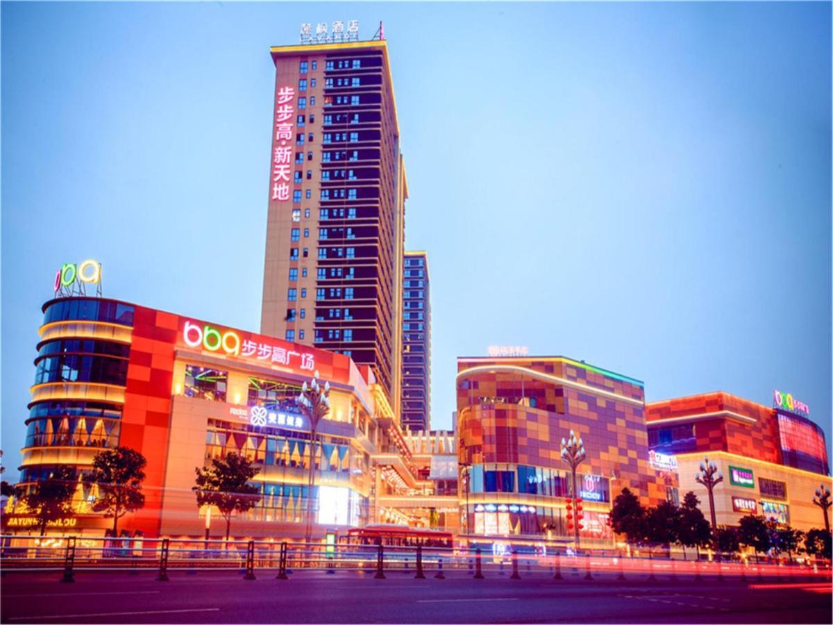 Lavande Hotel Luzhou Bbq New World Exteriör bild